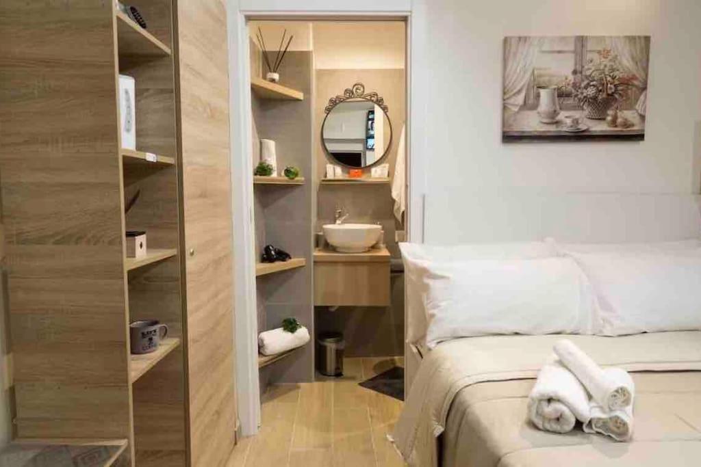 Casina In Centro Storico Apartment Наполи Екстериор снимка